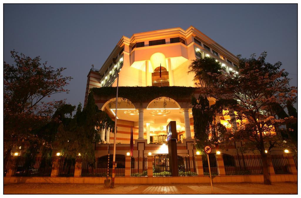 Sun-N-Sand Pune Exterior foto