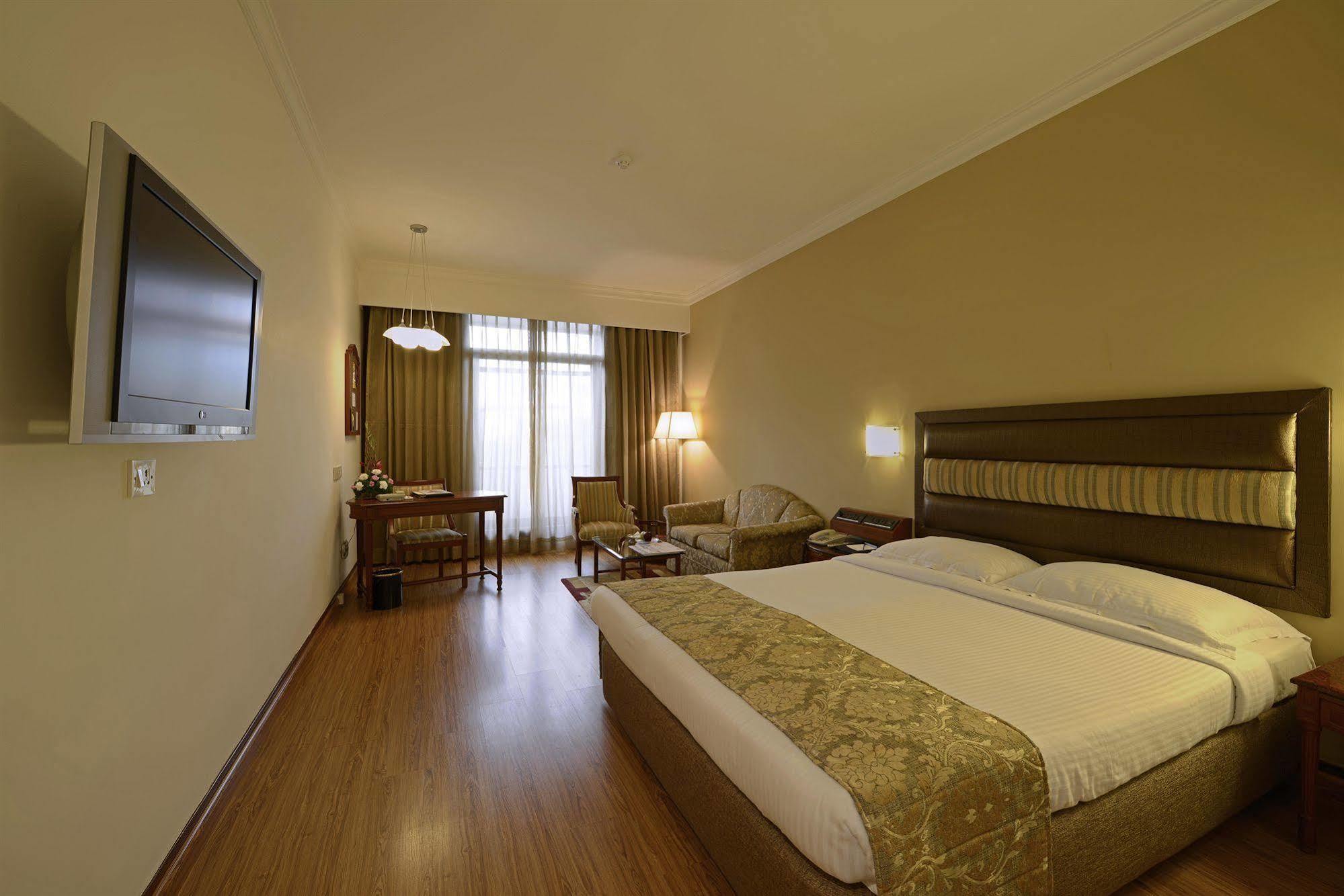 Sun-N-Sand Pune Exterior foto