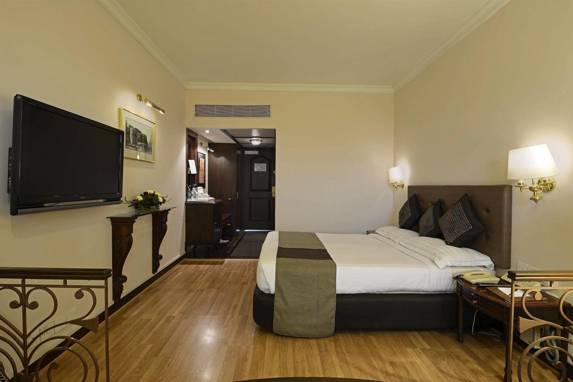 Sun-N-Sand Pune Exterior foto