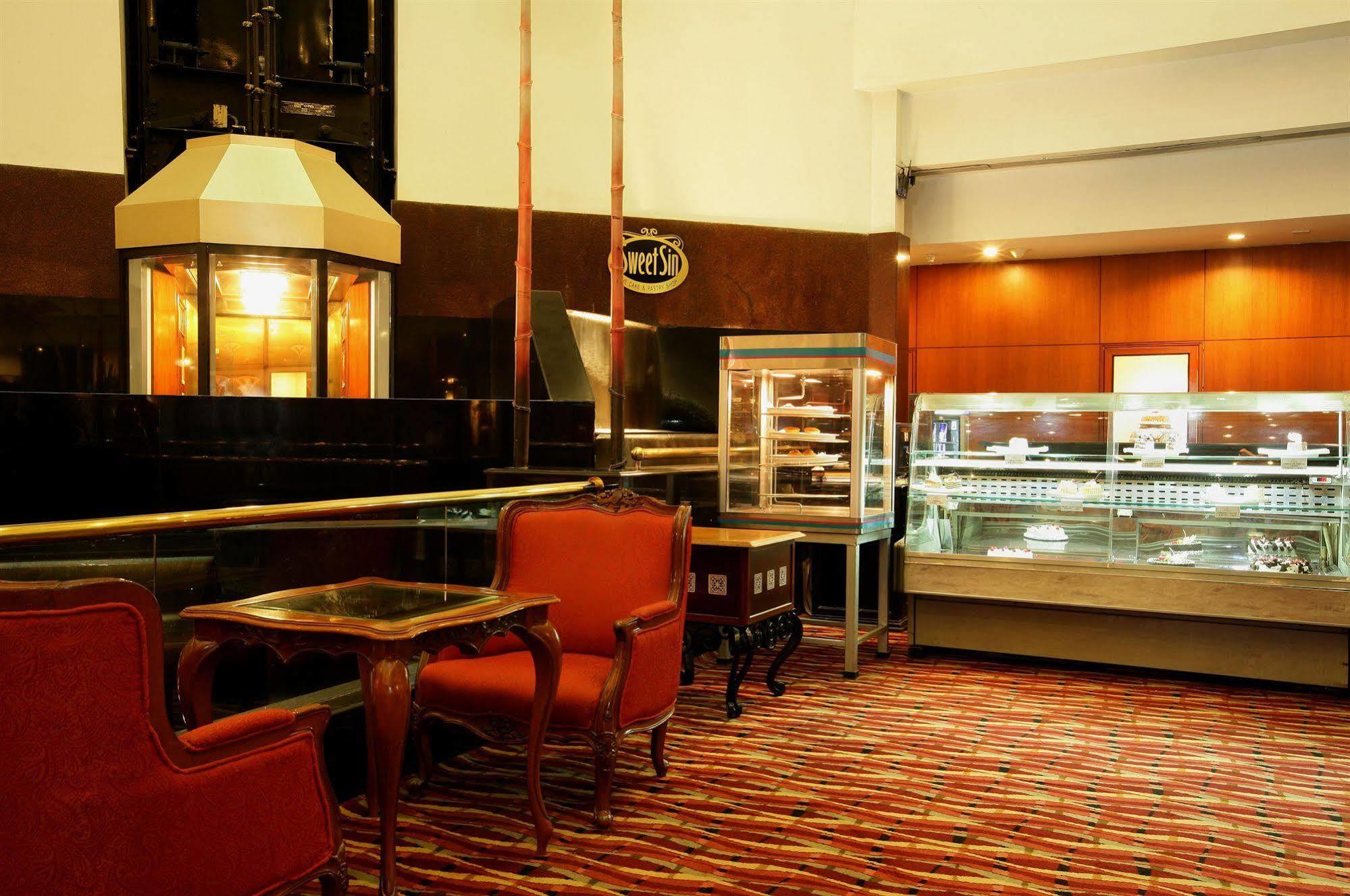 Sun-N-Sand Pune Exterior foto
