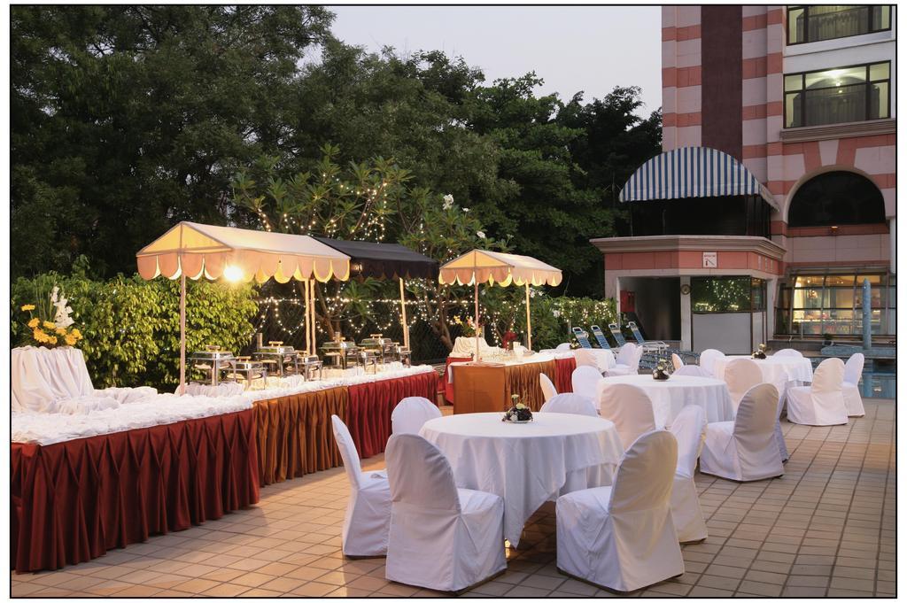 Sun-N-Sand Pune Exterior foto