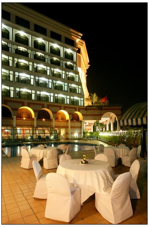 Sun-N-Sand Pune Exterior foto