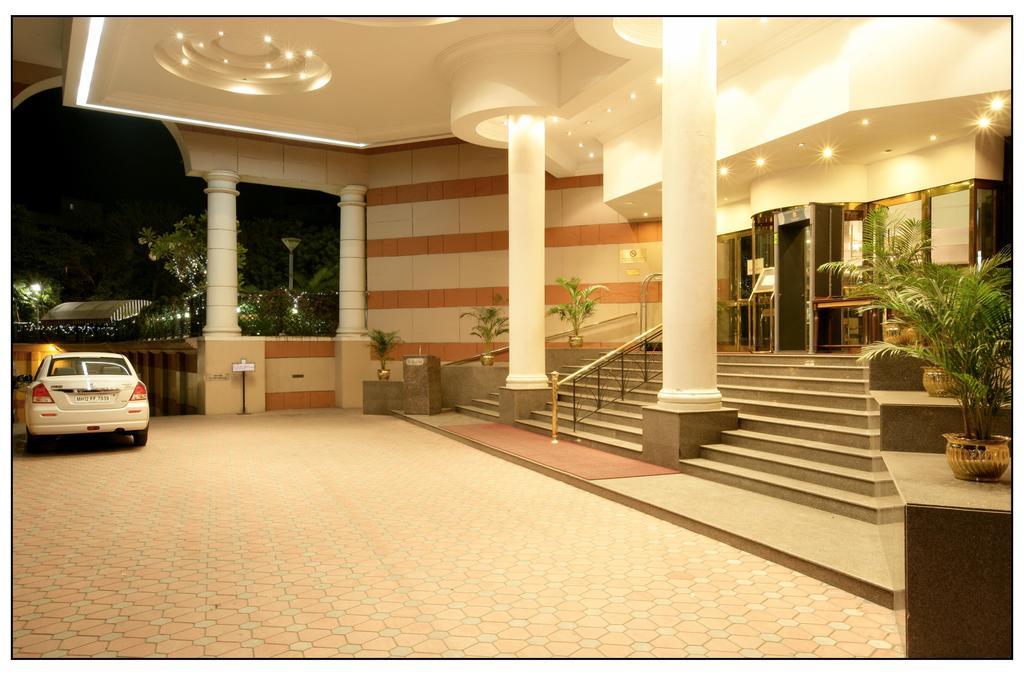 Sun-N-Sand Pune Exterior foto