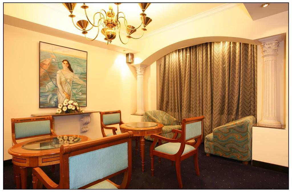 Sun-N-Sand Pune Exterior foto