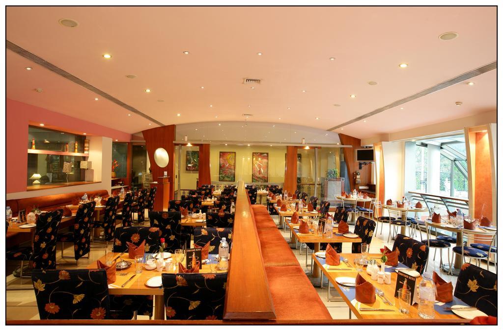 Sun-N-Sand Pune Exterior foto