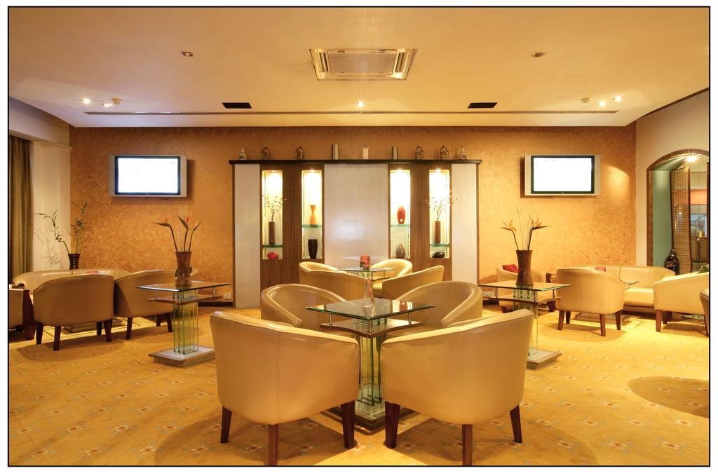 Sun-N-Sand Pune Exterior foto