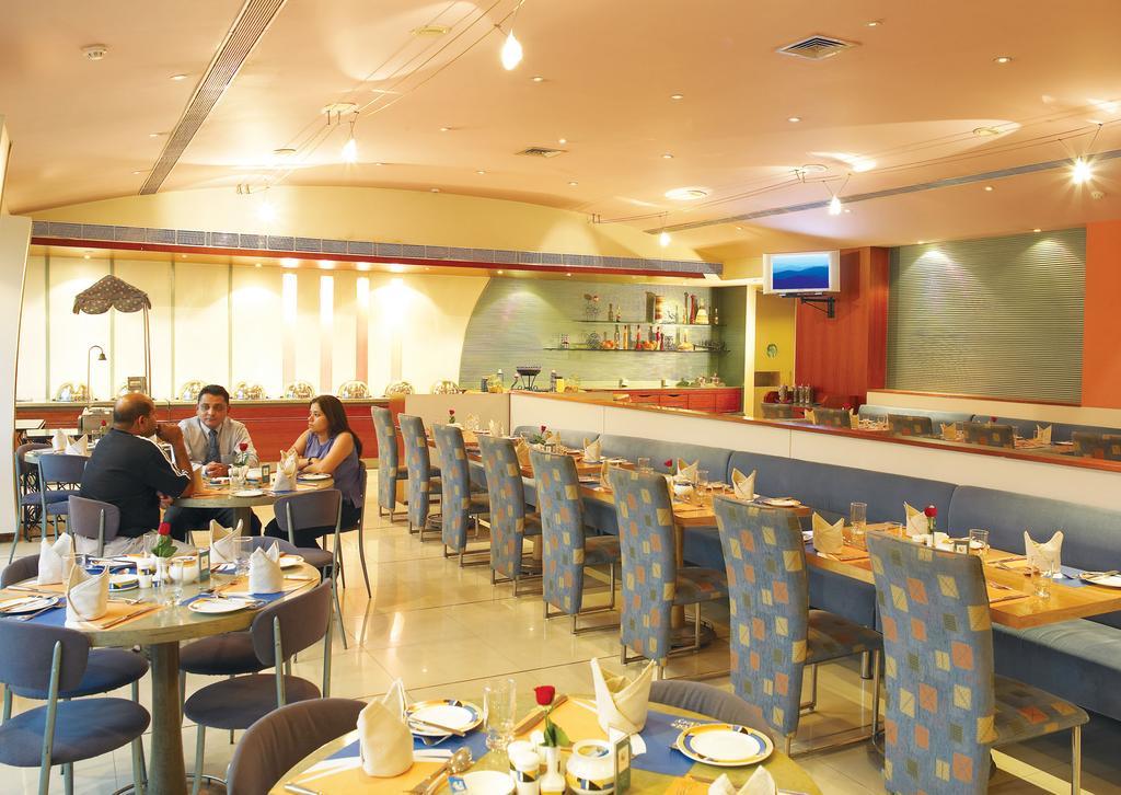 Sun-N-Sand Pune Restaurant foto