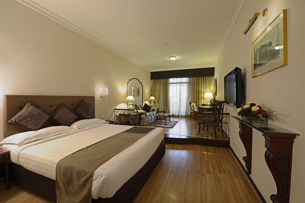 Sun-N-Sand Pune Exterior foto